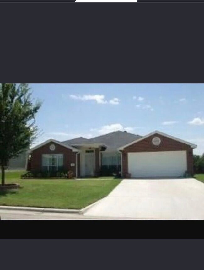 Building Photo - 111 E Great Plains Trail