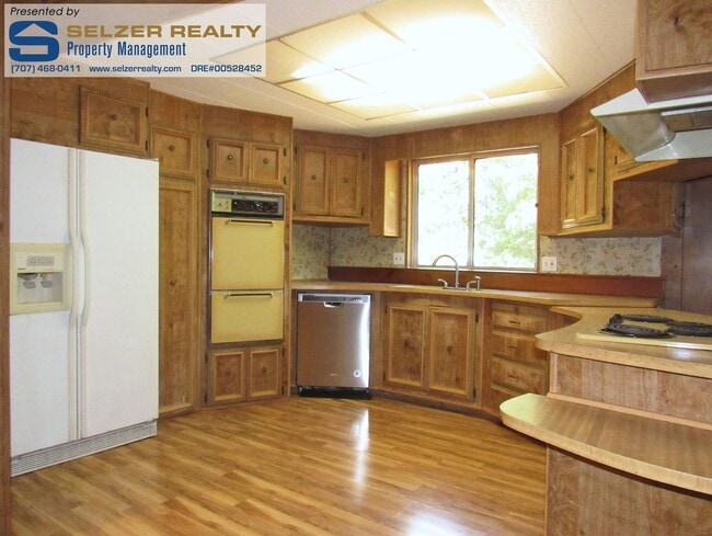 Building Photo - Roomy 2 bd. mobile w/ big yard in a countr...