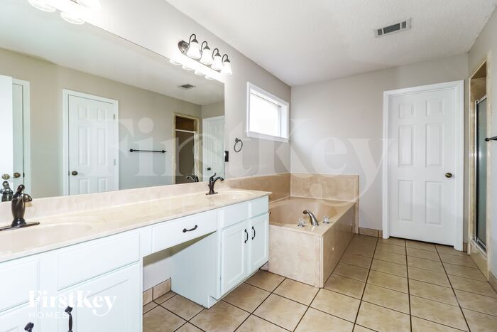 Building Photo - 7740 Shadow Bend Ln