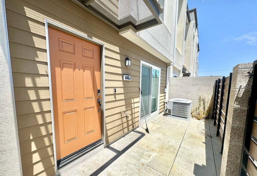 Building Photo - 14416 Plum Ln