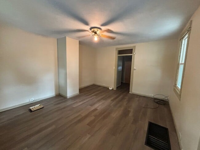 Building Photo - Single Family