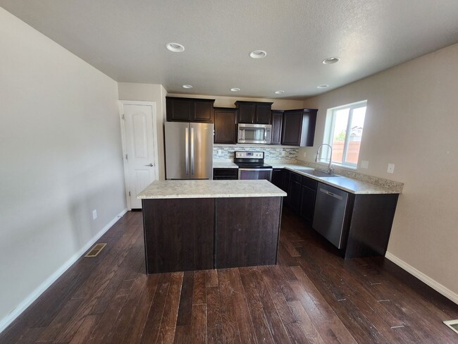 Building Photo - Newer 4 bedroom in The Vistas at Meridian ...