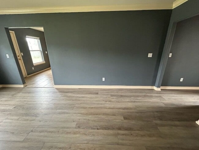 Building Photo - 4 bedroom 2 bath home available in Bentonville!