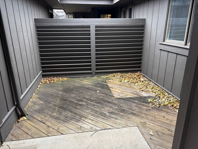 Building Photo - 1399 Suncrest Dr NE