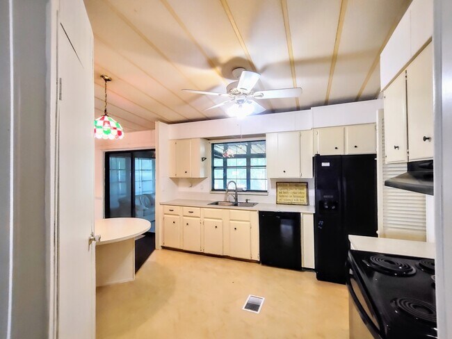 Building Photo - 163 Buchanan Cir