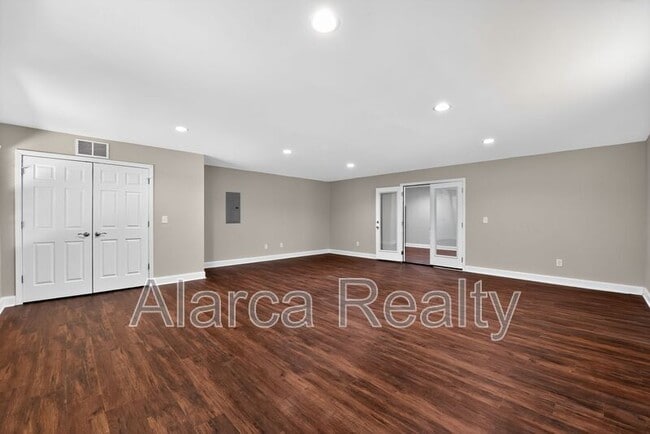 Building Photo - 6634 Rockwell Blvd