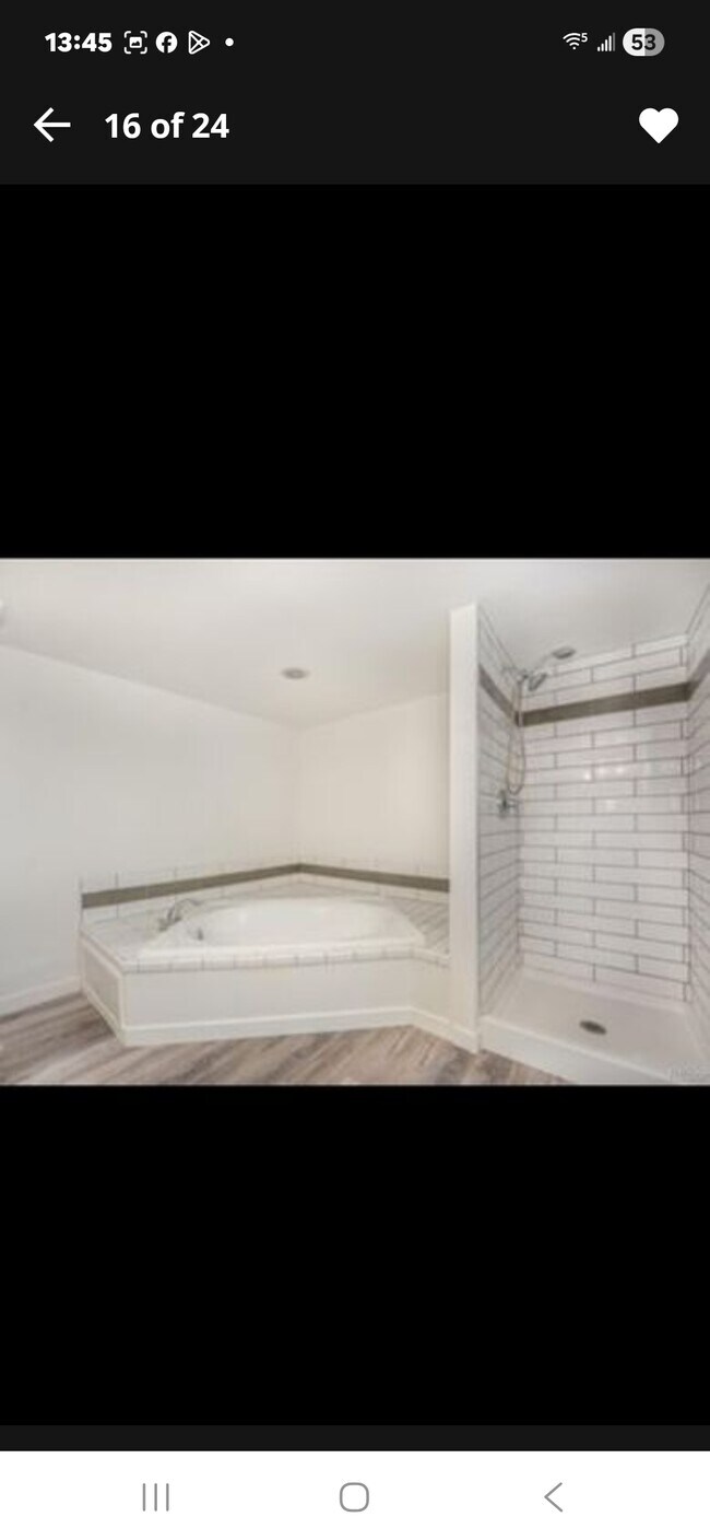 Building Photo - 12093 W Cross Dr