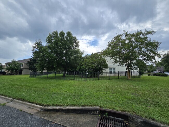 Building Photo - 405 Brooklet Cir