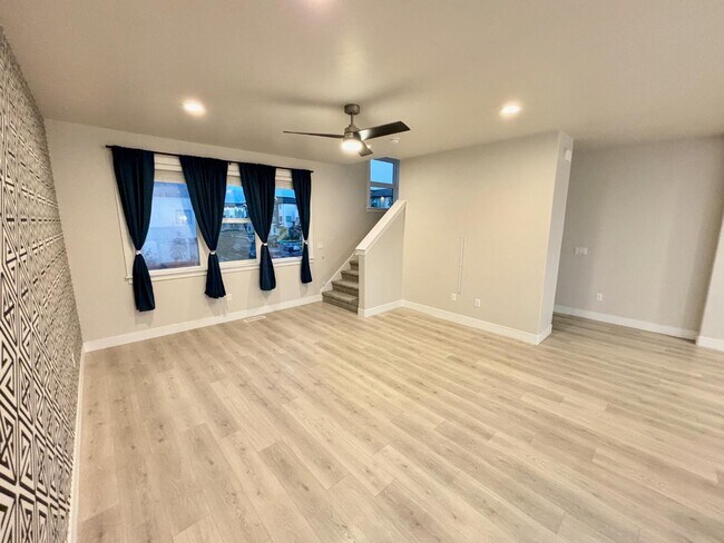 Building Photo - 374 S Willow Leaf Rd