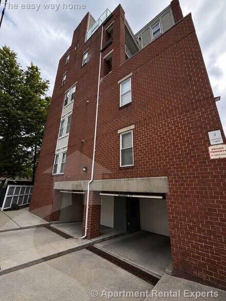 Building Photo - 2 Chestnut St