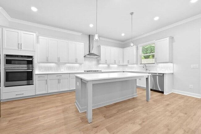 Building Photo - Beautiful 5 bedroom house in Bellmoore Par...