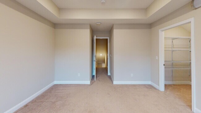 Building Photo - "Spacious 5-Bedroom Retreat in Jacksonville - 2,623 Sq Ft of Comfort!"