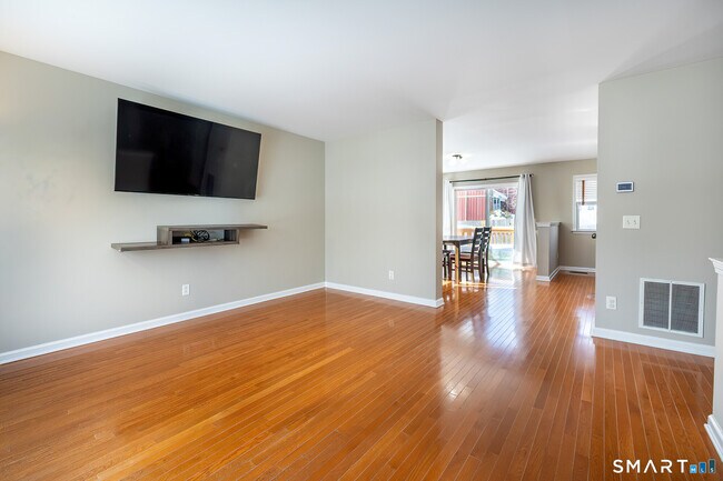 Building Photo - 15 Scuppo Rd