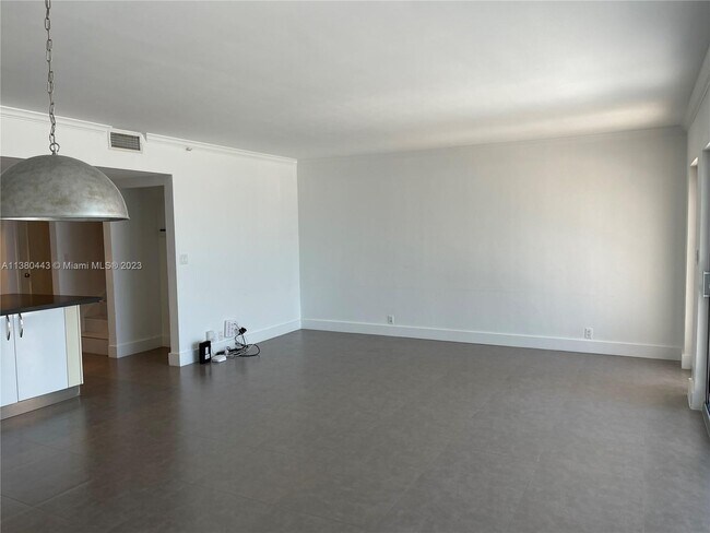Building Photo - 1541 Brickell Ave