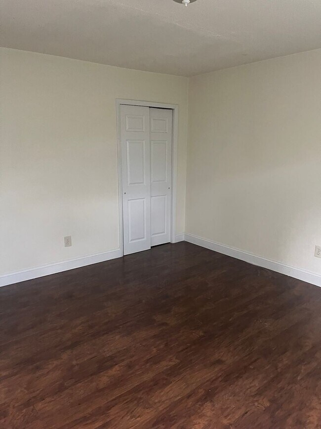 Building Photo - Alban Park Townhome