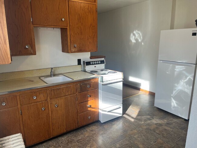 Building Photo - 415 10th St S