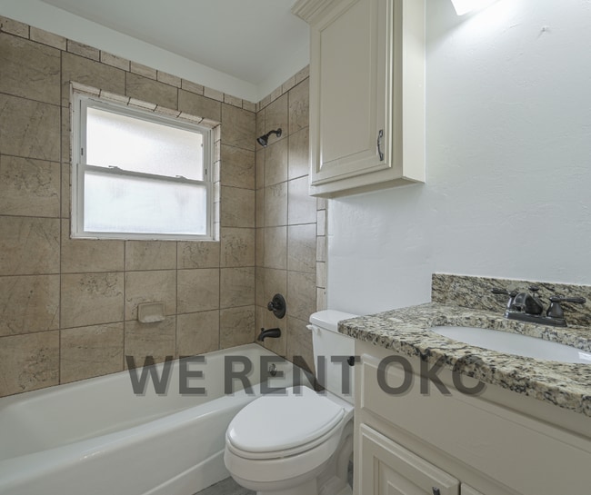 Building Photo - 853 SW 8th St