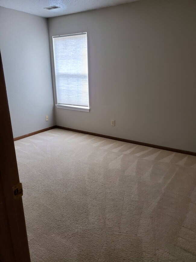 Building Photo - 8632 Coralberry Ln