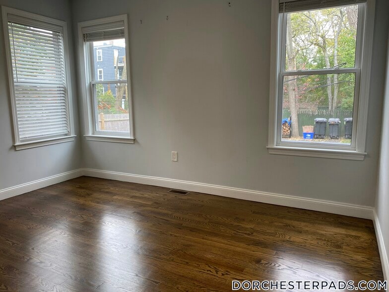 Building Photo - 757 Washington St