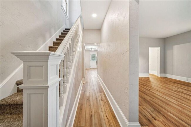 Building Photo - 3 bed/ 2 bath Single Family Home Manor, PA 15665