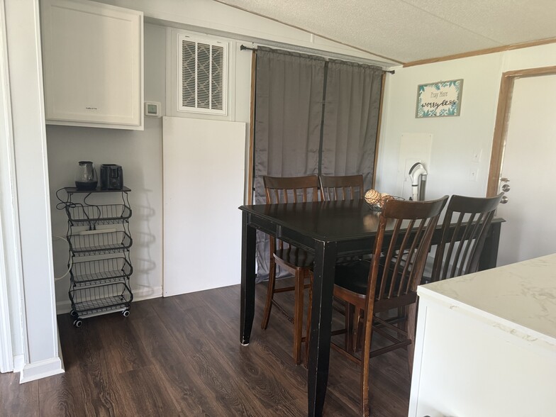 Building Photo - 262 Wade Kelly Rd