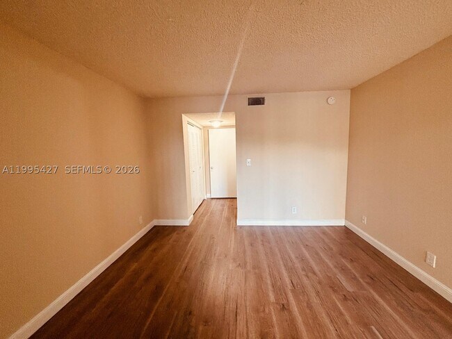 Building Photo - 7630 Westwood Dr