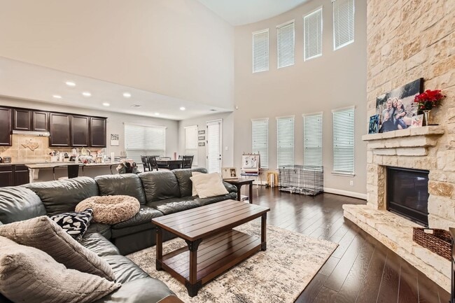 Building Photo - 5 Bedrooms and 3+ Living Spaces!