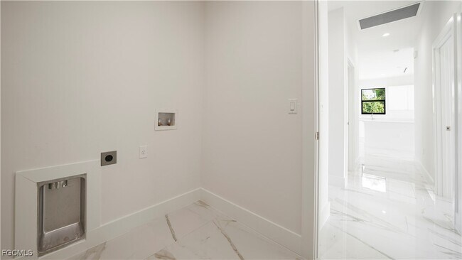 Building Photo - 123 Ichabod Ave