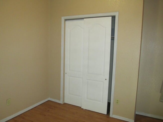 Building Photo - 1311 E San Antonio Ave
