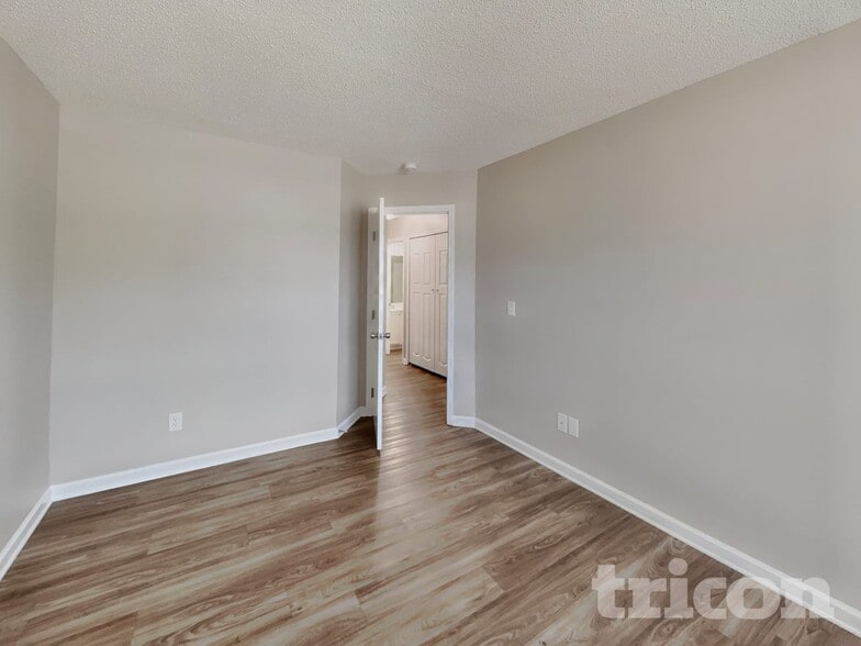 Building Photo - 3120 Riverbrooke Dr