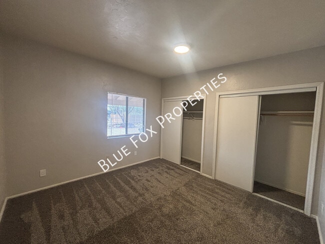 Building Photo - 110 W Delano St