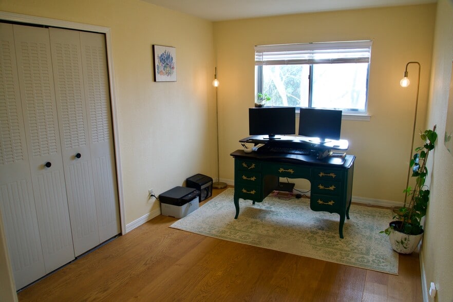 Bedroom 4 / Office - 12413 Morocco Rd NE