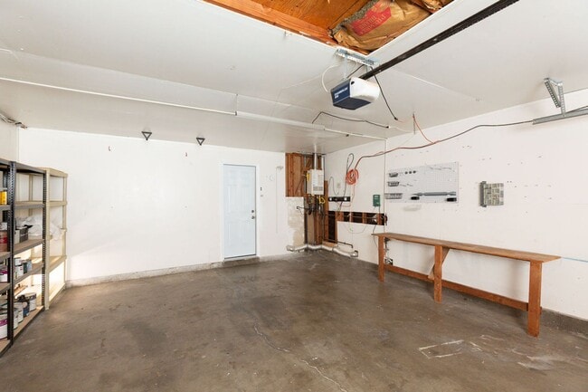 Building Photo - 3 Bed, 2 Bath Single Level Home in Mira Mesa