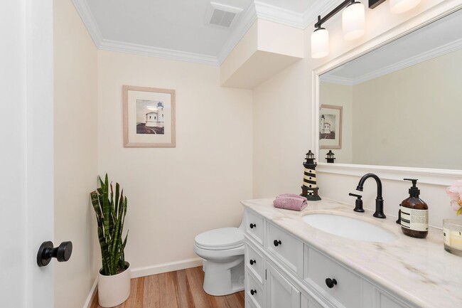 Building Photo - Stunning Spacious 2 Bed 2.5 Bath Condo in ...