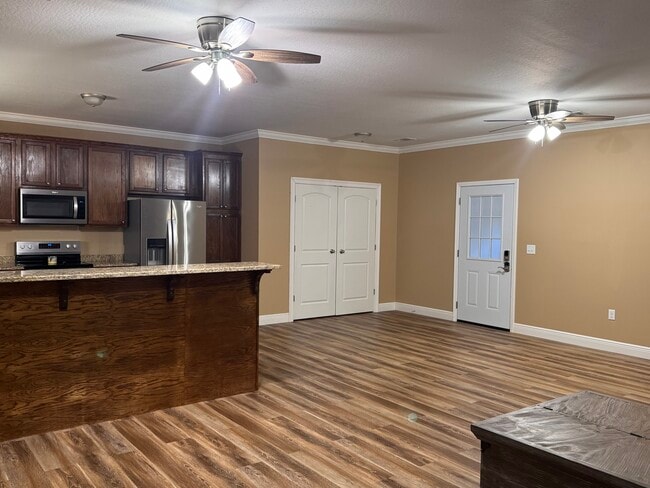 Building Photo - 111 Grovewood Dr