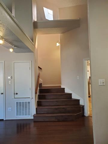 Building Photo - 1704 Quail Run Dr