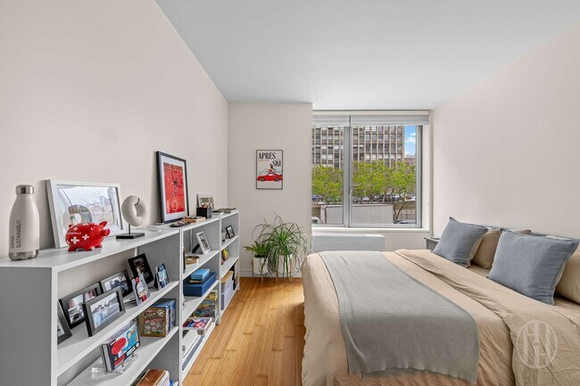 Building Photo - 303 E 33rd St