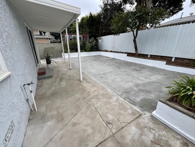 Building Photo - 1070 10th St