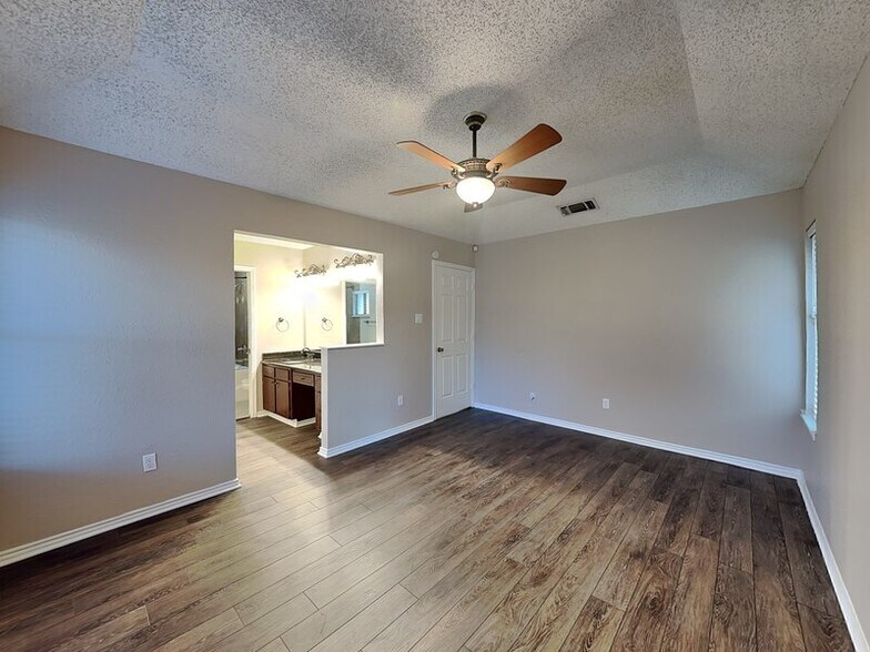 Building Photo - 445 Hillside Dr