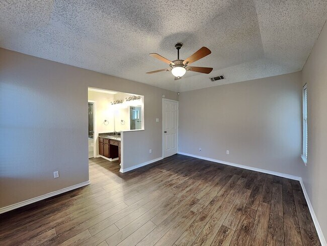 Building Photo - 445 Hillside Dr