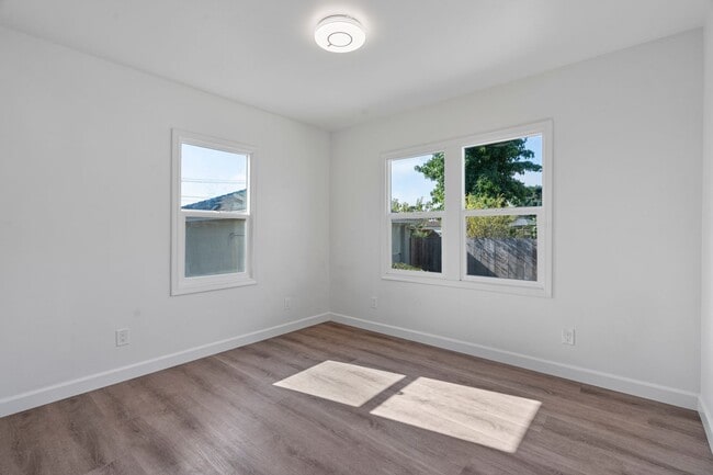 Building Photo - Remodeled Property- Centrally Located