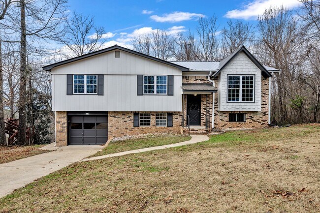 Building Photo - 5568 Spanish Trce