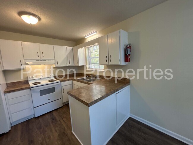 Building Photo - 11 Loquat Ct