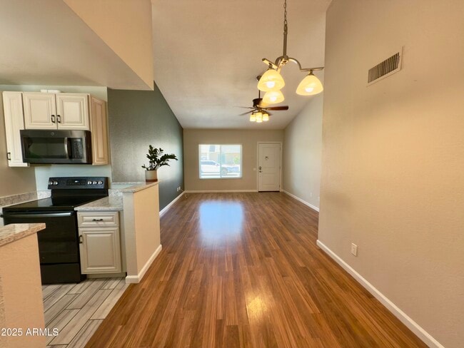 Building Photo - 4448 E Fremont St