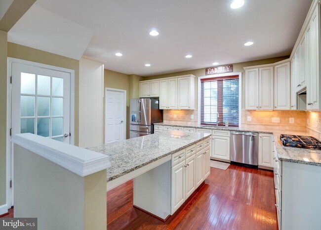 Building Photo - 41397 Windybush Dr