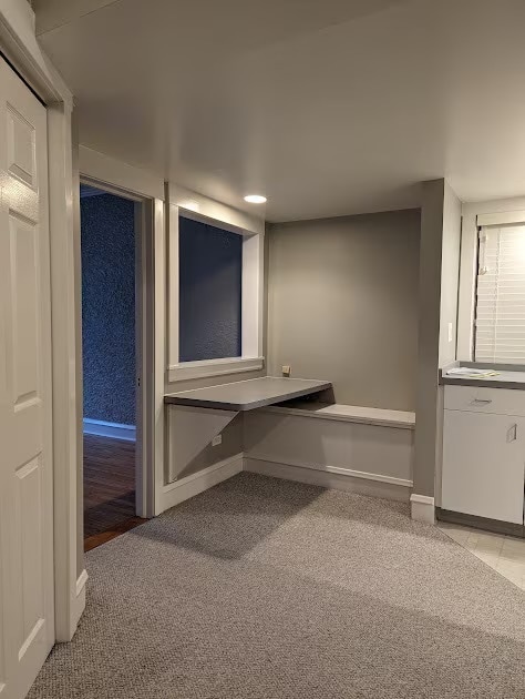 Building Photo - 122 S East Ave