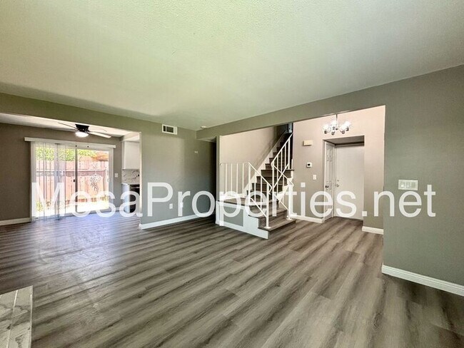 Building Photo - 1749 E Fairfield Ct