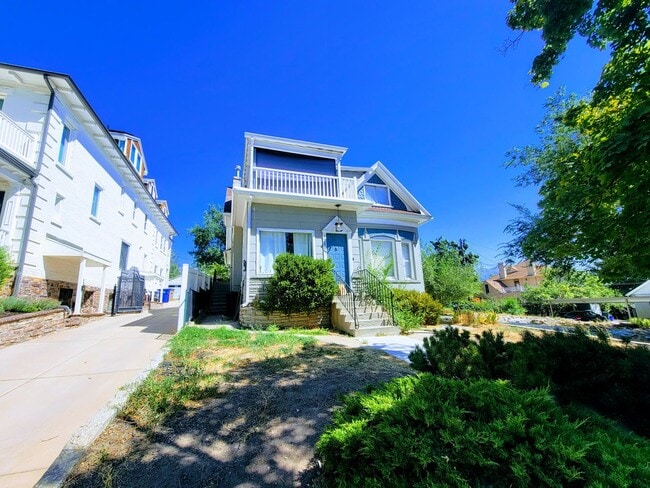 Building Photo - 324 L St E