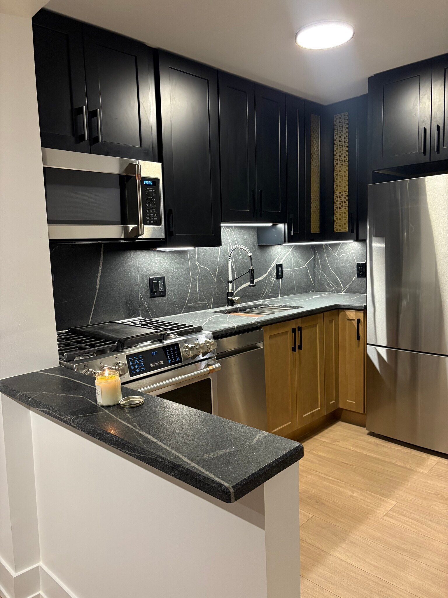 Building Photo - 1 E Scott St