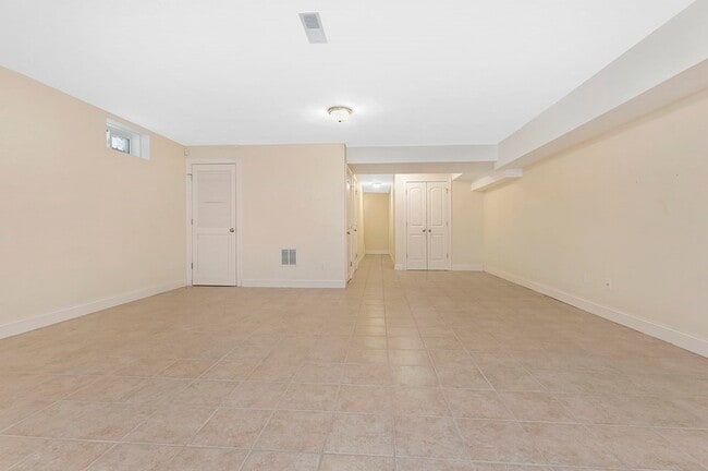 Building Photo - 68 Waverley Ave